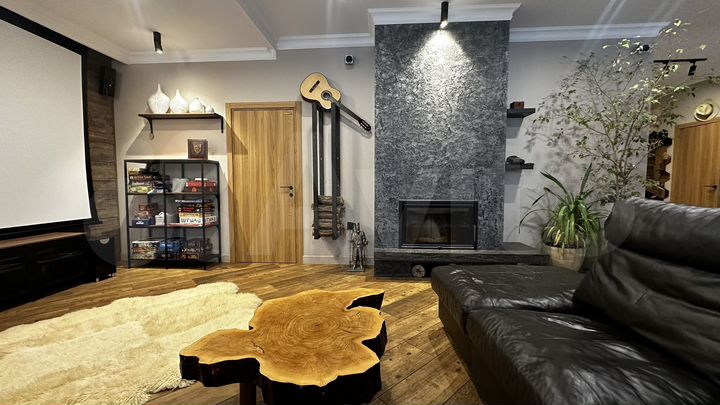 Дом 240 м² на участке 8 сот.