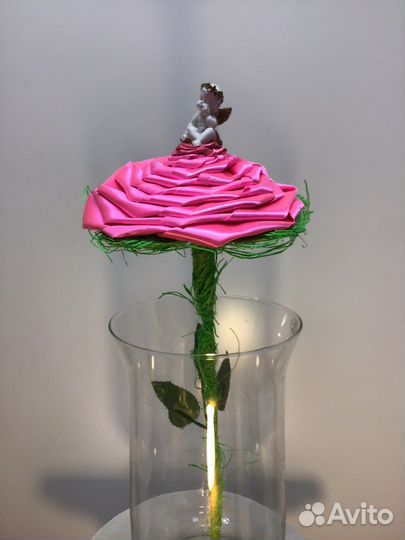 Ангел на розе