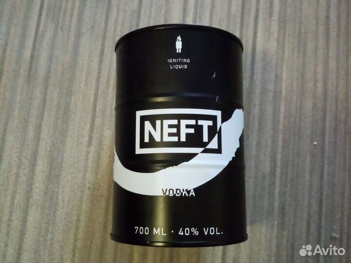 Банки из-под водки Нефть
