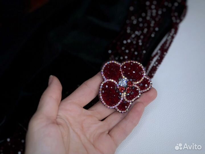 Броши в ассортименте