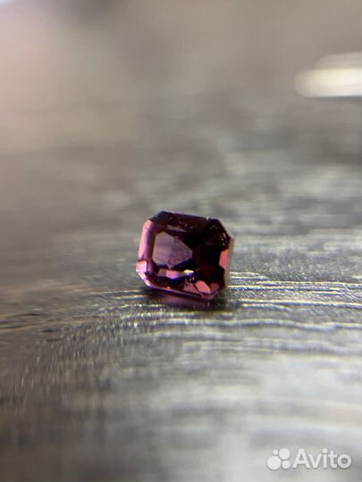 Шпинель малиновая природная, 5.4х4.3, 0.7ct