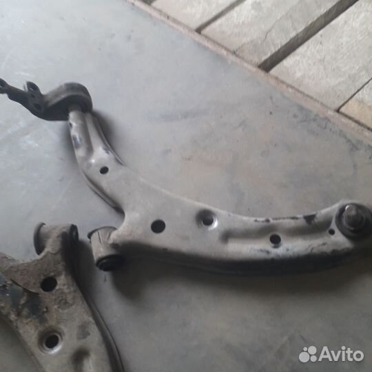 Nissan almera n16 рычаг