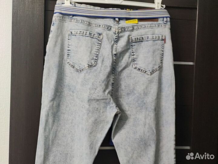 Новые женские джинсы тридцать шестого размера
