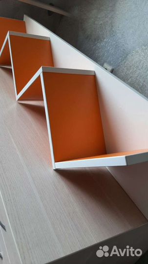 Полка настенная для книг