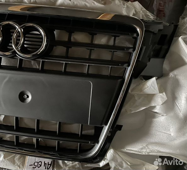 Решетка радиатора Audi A4 B8