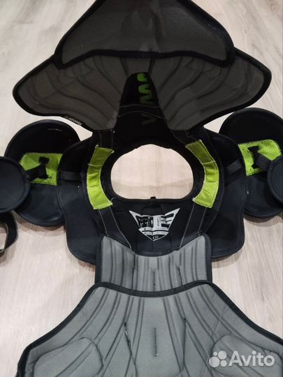 Нагрудник хоккейныйReebok 11k KFS