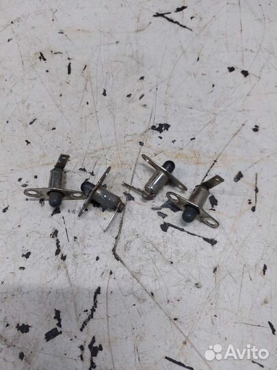 Концевой выключатель двери Mazda 323 BF