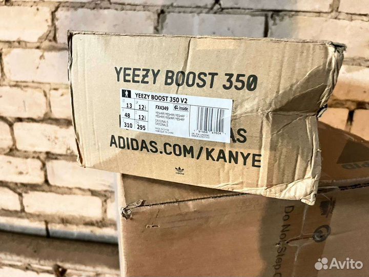 Коробка картонная от кроссовок adidas originals