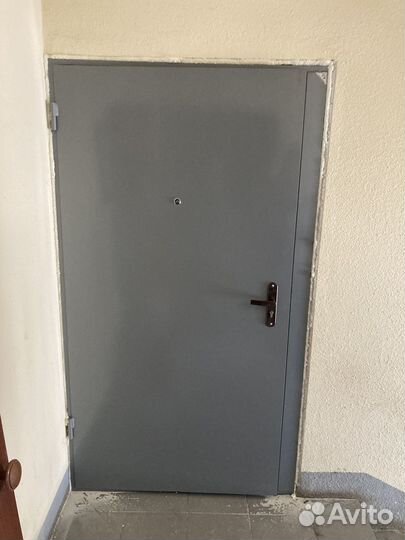 Дверь подъездная