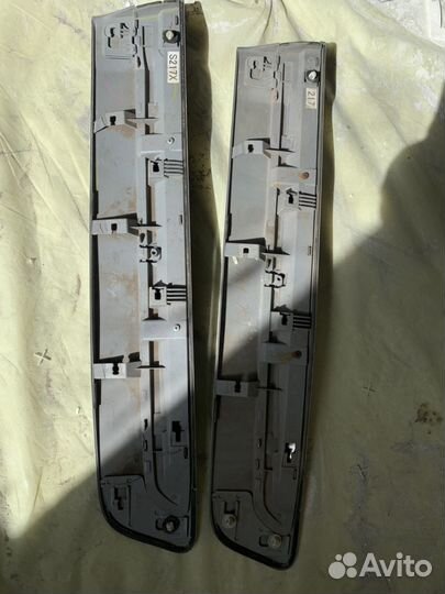 Накладка задней правой двери Lexus LX570