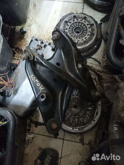 Renault logan 2007г рычаги переднии