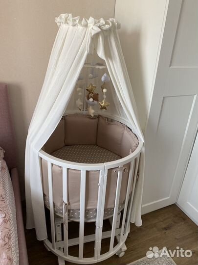 Кроватка круглая для новорожденного с маятником