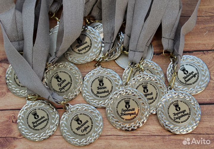 Медали выпускникам детского сада, начальной школы