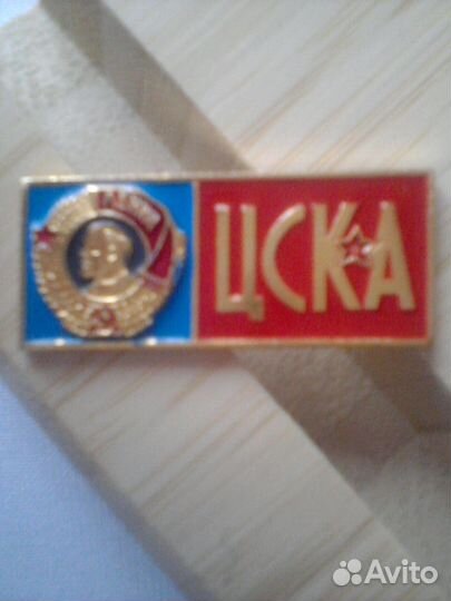 Значки и брелоки. Футбол, хоккей