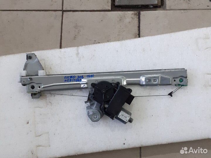 Стеклоподъемник передний правый Peugeot 308 Пежо 3