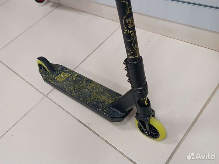 Трюковой самокат tech team duker 303