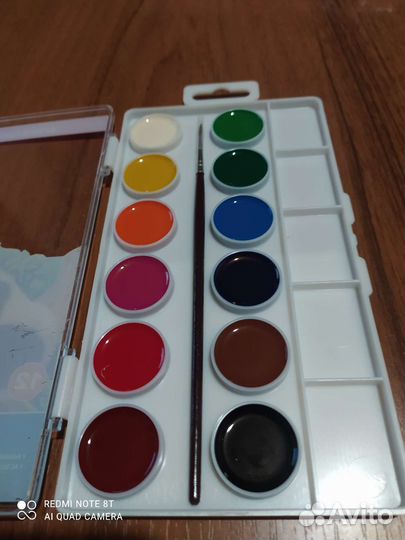 Акварельные краски и гуашь