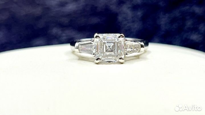 Золотое кольцо с бриллиантами