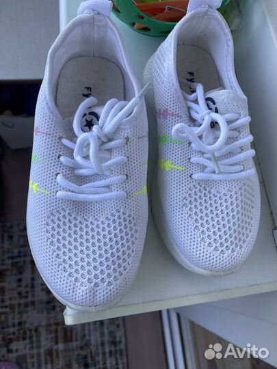 Кроссовки для девочки