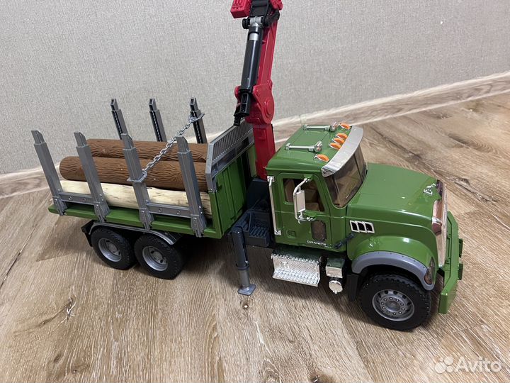 Лесовоз Bruder