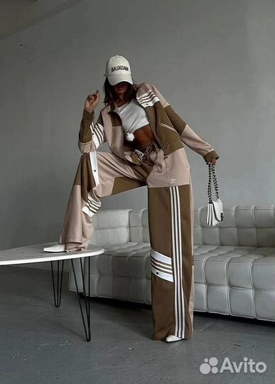 Спортивный костюм женский