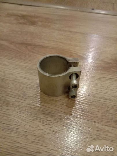 Зажим для трюкового самоката