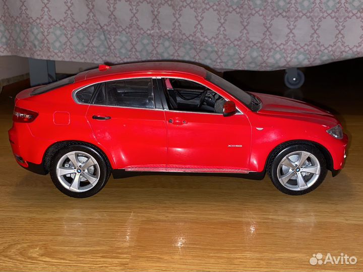 Радиоуправляемая модель автомобиля BMW X6
