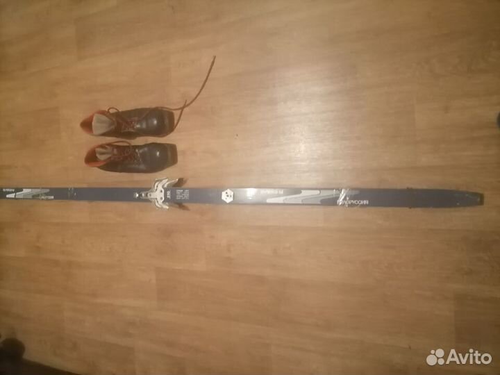 Лыжи беговые с ботинками 45 размер