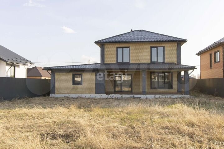 Дом 220 м² на участке 8,6 сот.