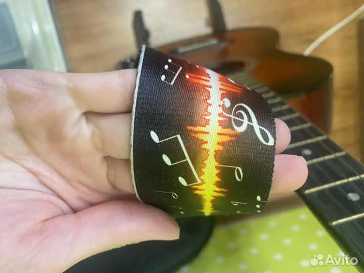 Акустическая гитара