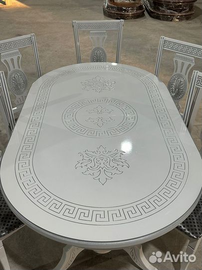 Стол и стулья новые