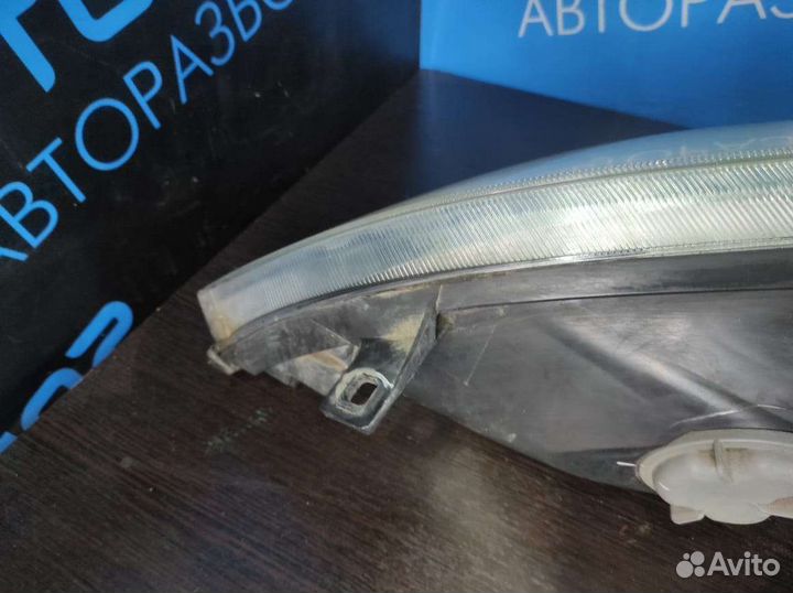 Передняя правая фара Mitsubishi Colt 6