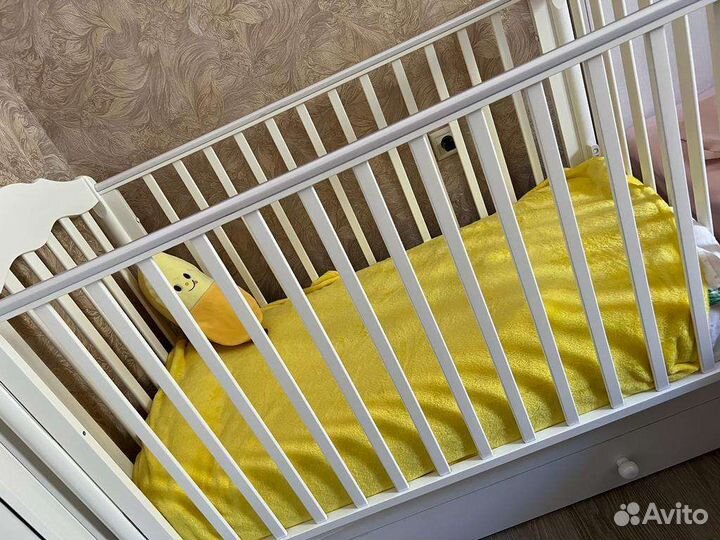 Детская кроватка с продольным маятником