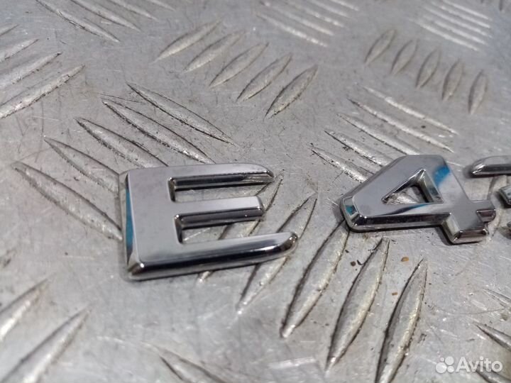Б/У Эмблема на крышку багажника E43#001
