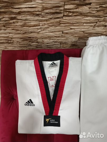 Костюм для тренировки по тэквандо