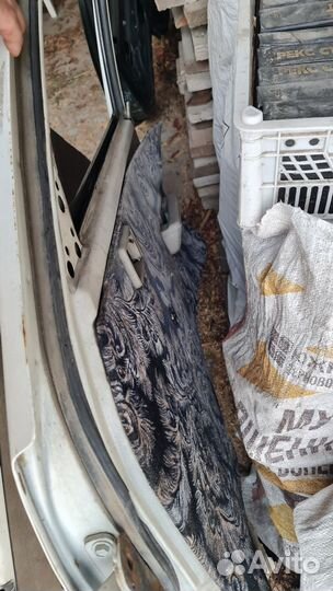 Двери на nissan vanette 1992 г