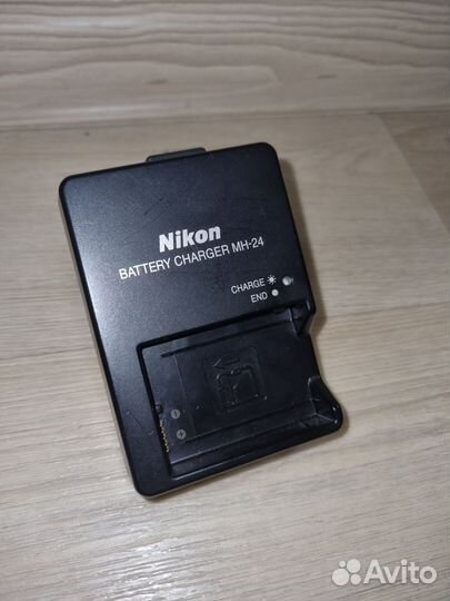 Зарядное устройство Nicon MH-24