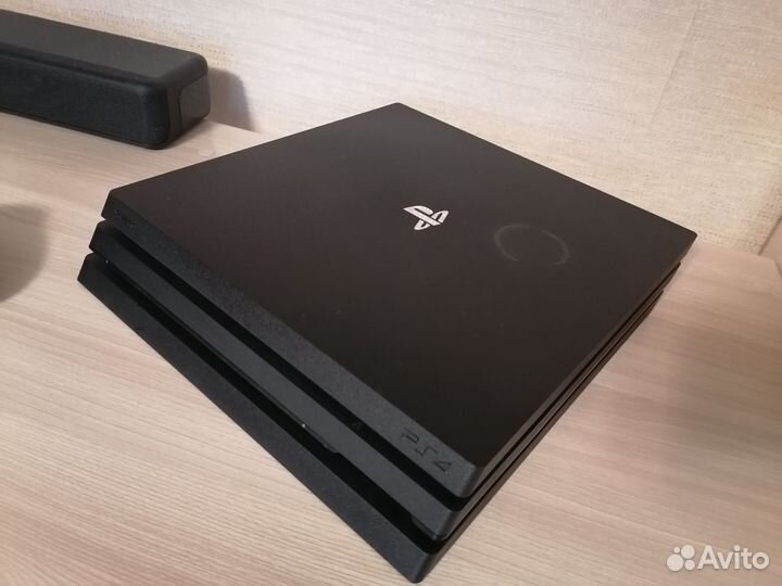 PS4 Pro 1Tb 3rev+2джоя,11мес подписки