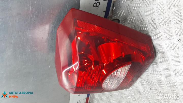 Фонарь задний правый Dodge Caliber 2008