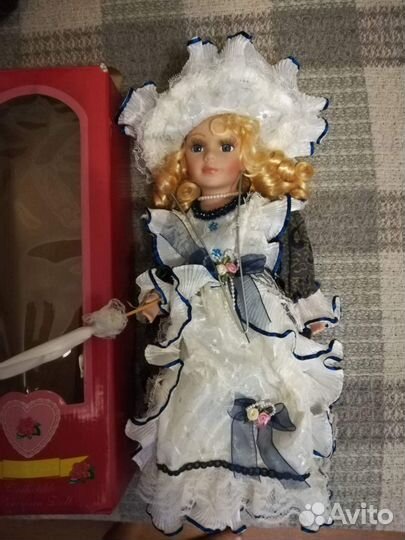 Фарфоровая кукла большая