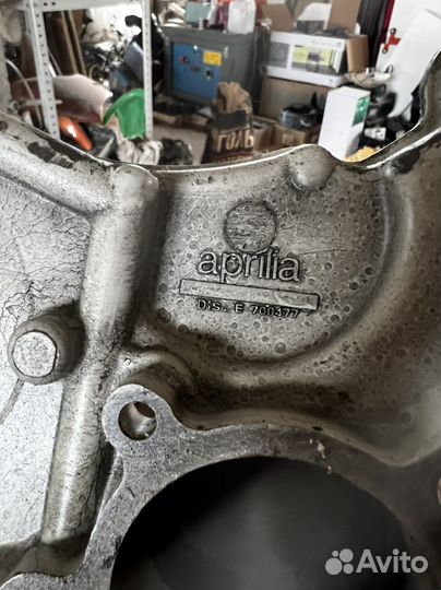 Aprilia svx 5.5 крышка двигателя