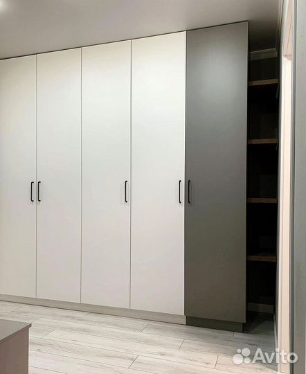 Гардеробный шкаф под ключ