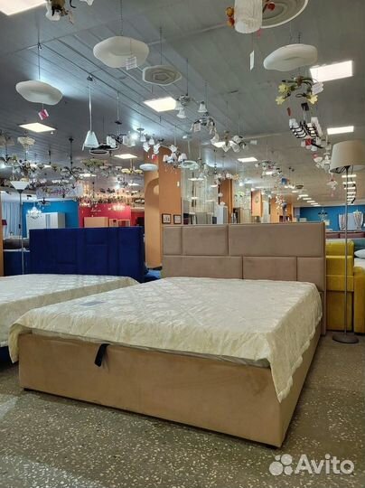 Кровать с мягким изголовьем