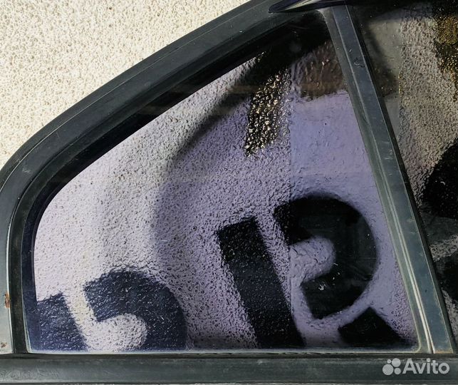 Стекло двери задней правой (форточка) Mitsubishi