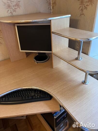 Компьютерный стол