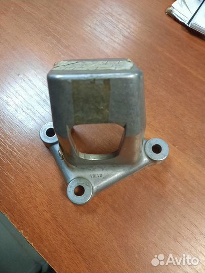 Кронштейн опоры двигателя левый Volvo 340 1329560