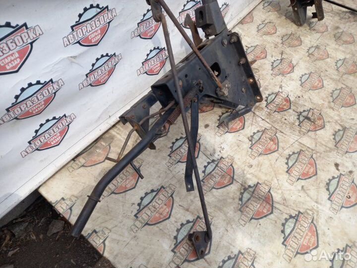 Крепление кабины Nissan Atlas MGH40 ED33 1983