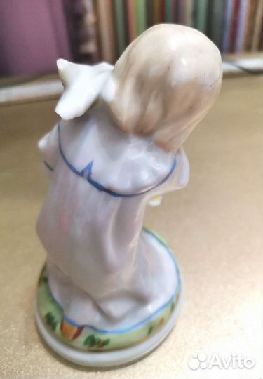 Фарфоровая статуэтка 