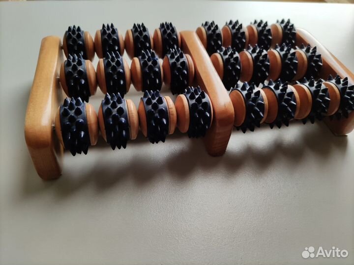 Массажёр для ног роликовый