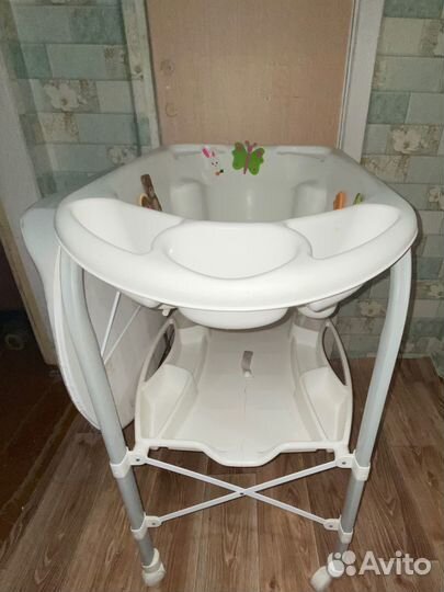 Ванночка для купания и пеленальный столик